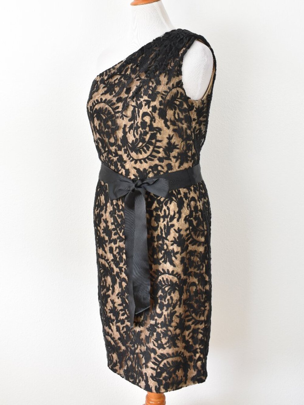 Tadashi Shoji One Shoulder Lace Cocktail Dress - 16 - Picture 4 of 9